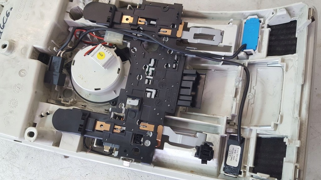 фото №10, Лампа кабіни стельовий audi a6 c6 3,0 tdi