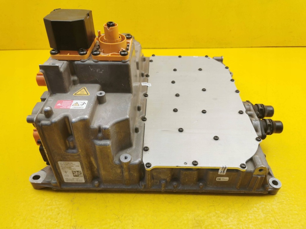 фото №5, Porsche taycan 9j1 преобразователь напряжения 9j1915539cm