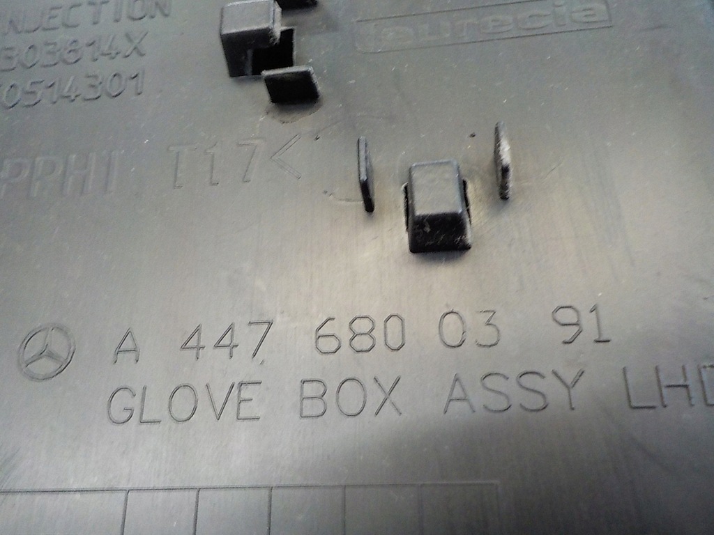 фото №6, Vito 447 v klasa 15- бардачок пасажира