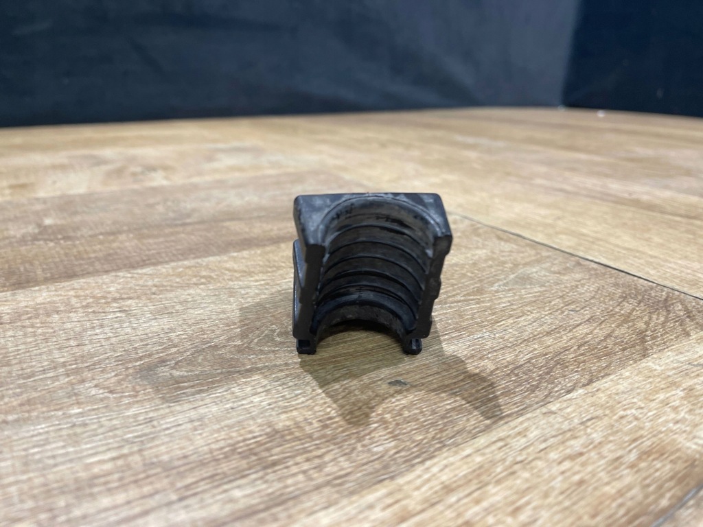 Втулка ущільнювальна верхній range rover velar l560 aw9314603bb Ціна