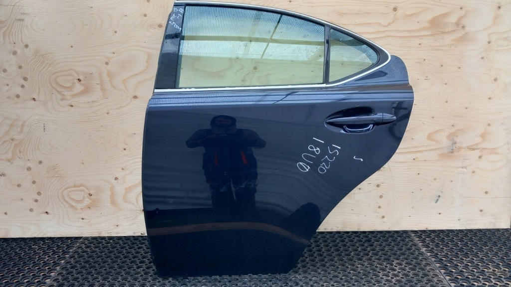 Купить Lexus is220 седан дверь задняя левое  8u0