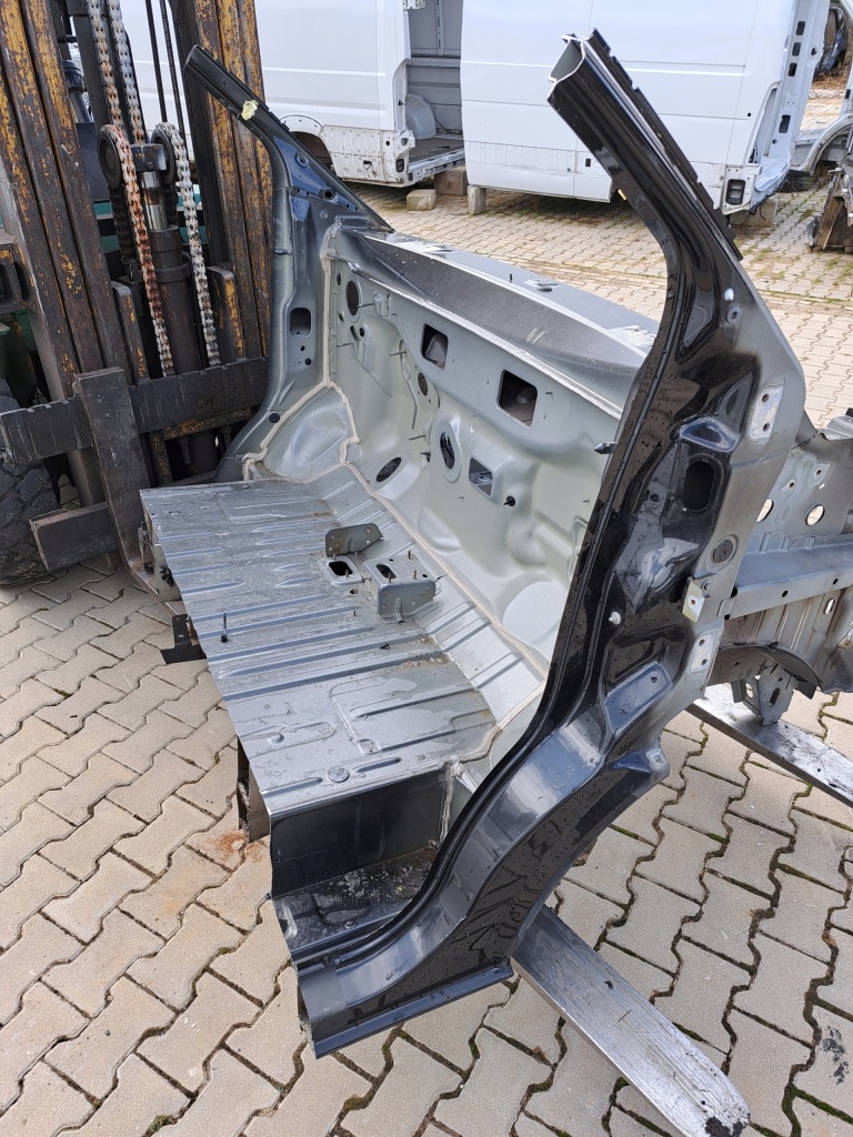 фото №3, Renault trafic iii vivaro b четверть левая перед