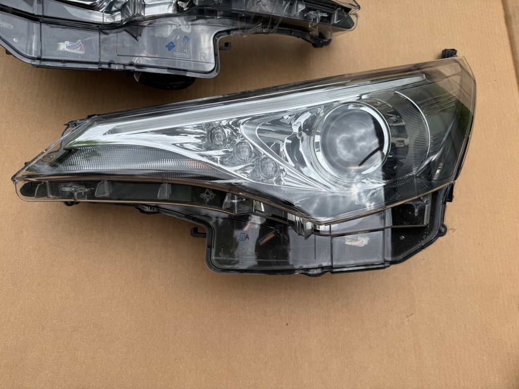 Фонари перед передние led toyota avensis t27 рестайлинг  t29 Доставка