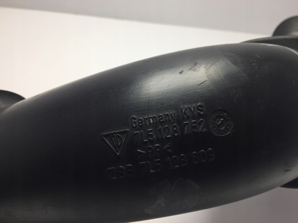 фото №2, Porsche cayenne 7l5 труба воздухозаборник шланг воздуха