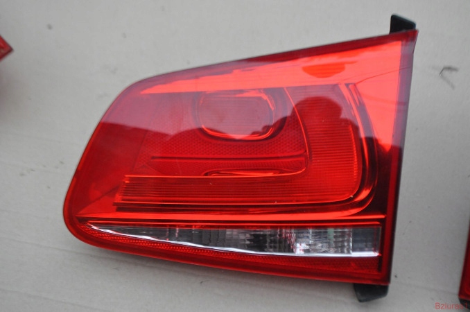 фото №1, Лампа задняя w крышка правая vw touareg 7p6945094a