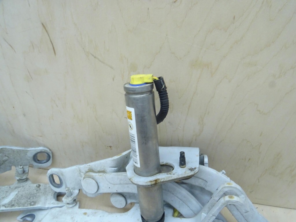 фото №5, Peugeot rcz петля капот левый правый комплект ym17342080