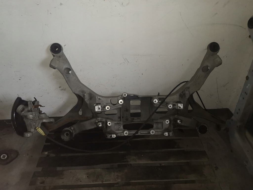 фото №1, Volvo xc70 підрамник задня поворотний кулак важіль 2001-2006