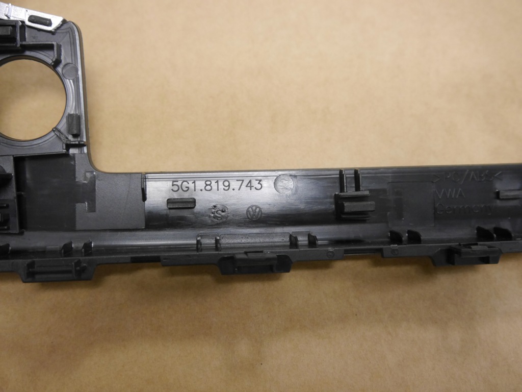 фото №3, Vw golf 7 рамка радіо dekor 5g1819743