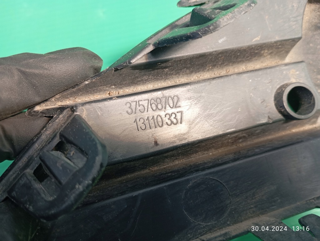 Решётка заглушка бампера противотуманной фары правая opel astra h 3 13110337 Киев