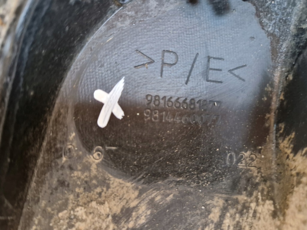 Peugeot 5008 2 2 бампер задний задний оригинал  98166681877 Оригинал