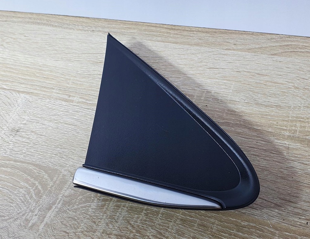 фото №1, Mokka a 2012- пластик трикутник крила правий 95469780