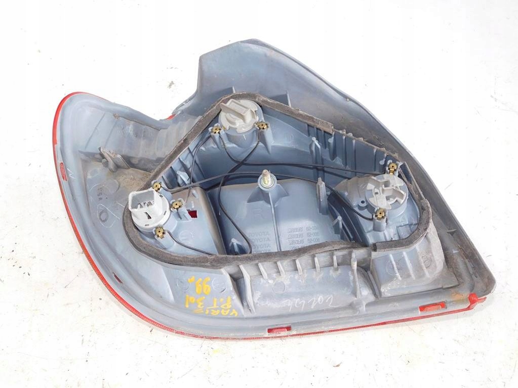 Toyota yaris 1 99r 3d фара правий задній Зі Шроту