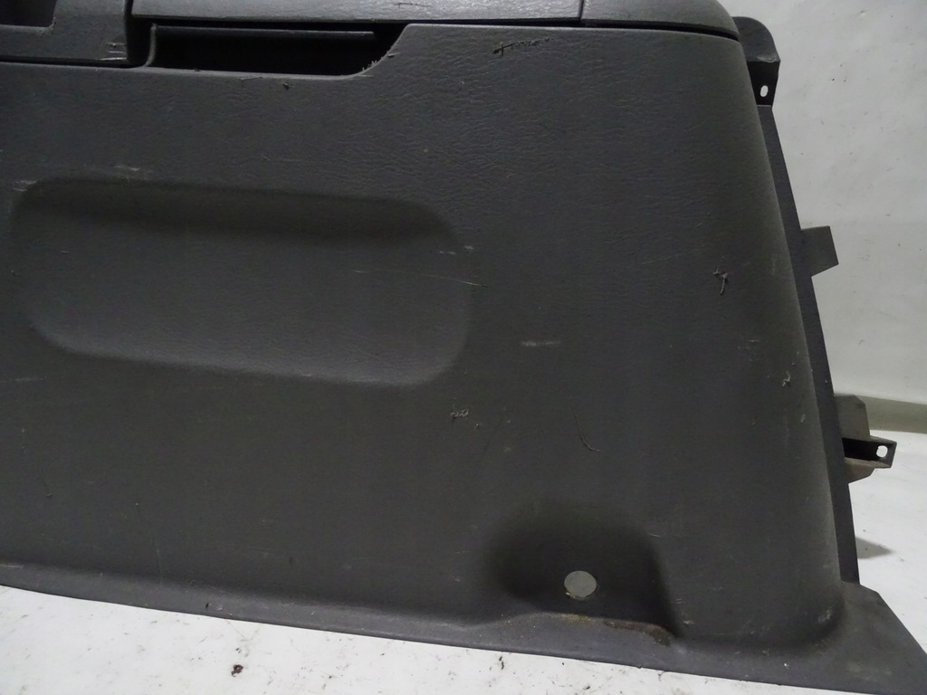 фото №5, Защита обшивка обшивка багажника правый задняя voyager iv carava