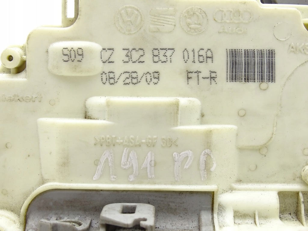 фото №8, Замок двері правий перед передній vw passat b7 9 pin