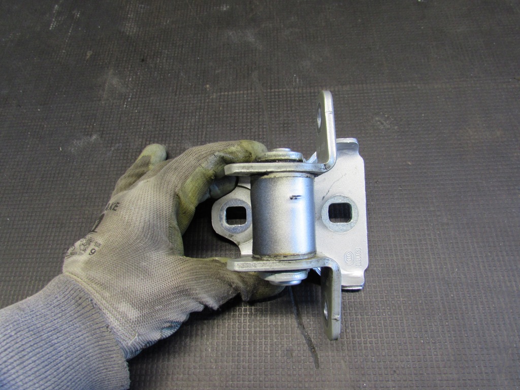 фото №1, Петля двері лівий задня opel meriva b 13-17r