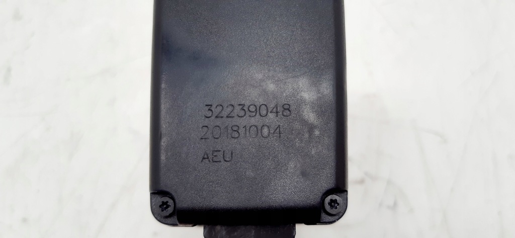 Volvo v90 кліпси замки ременів безпеки середина задній 32239048 Недорого