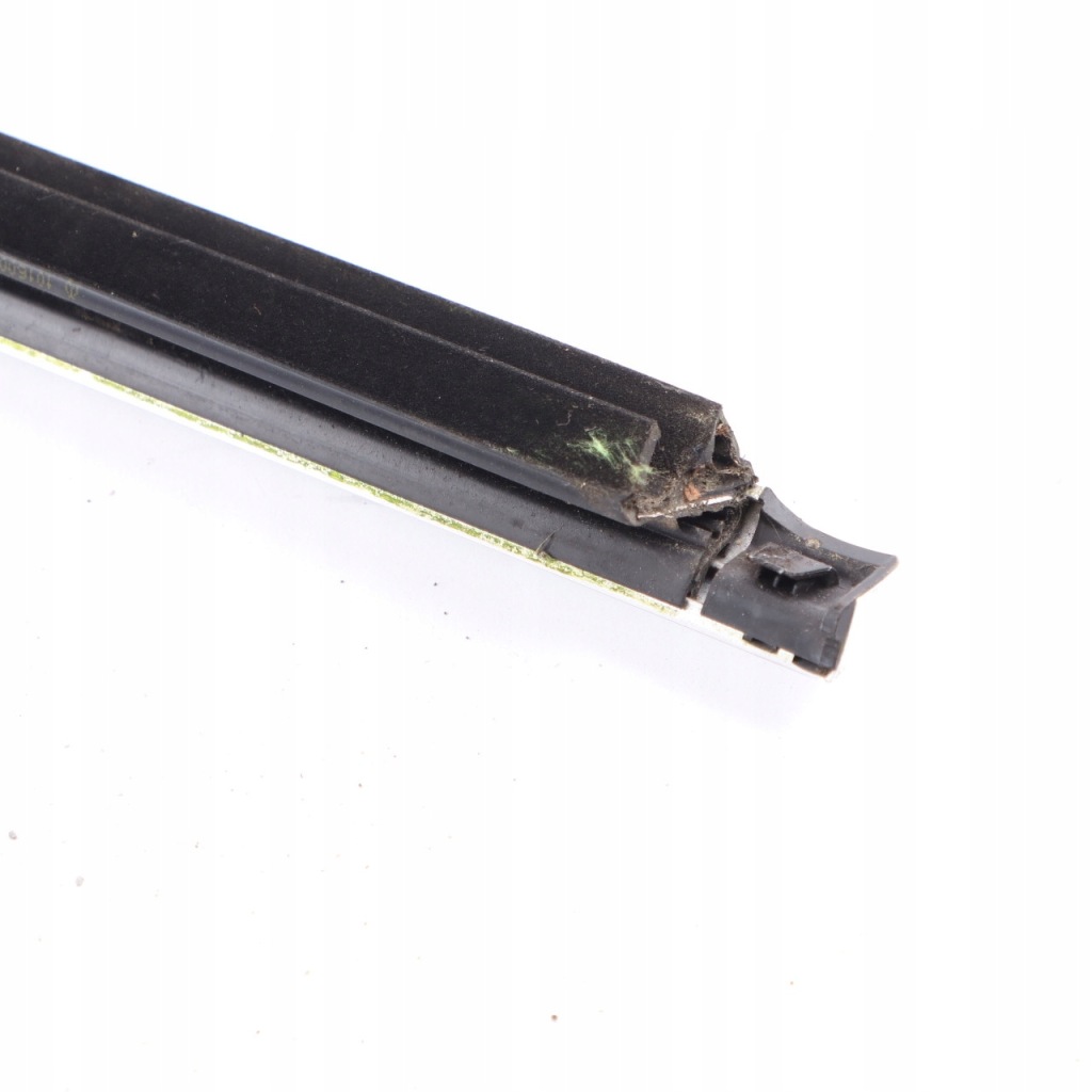 Mercedes w177 молдинг прокладка скло двері правий задній хром a1777352401 Оригінал