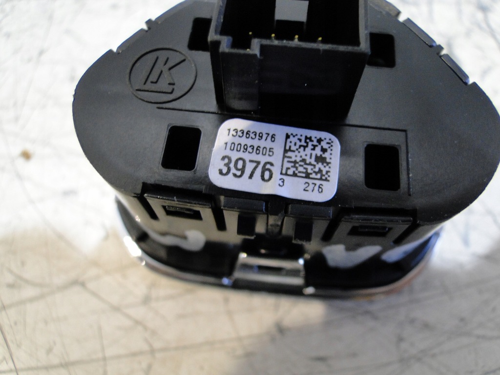 фото №8, Opel adam кнопка świteł аварійних 13363976