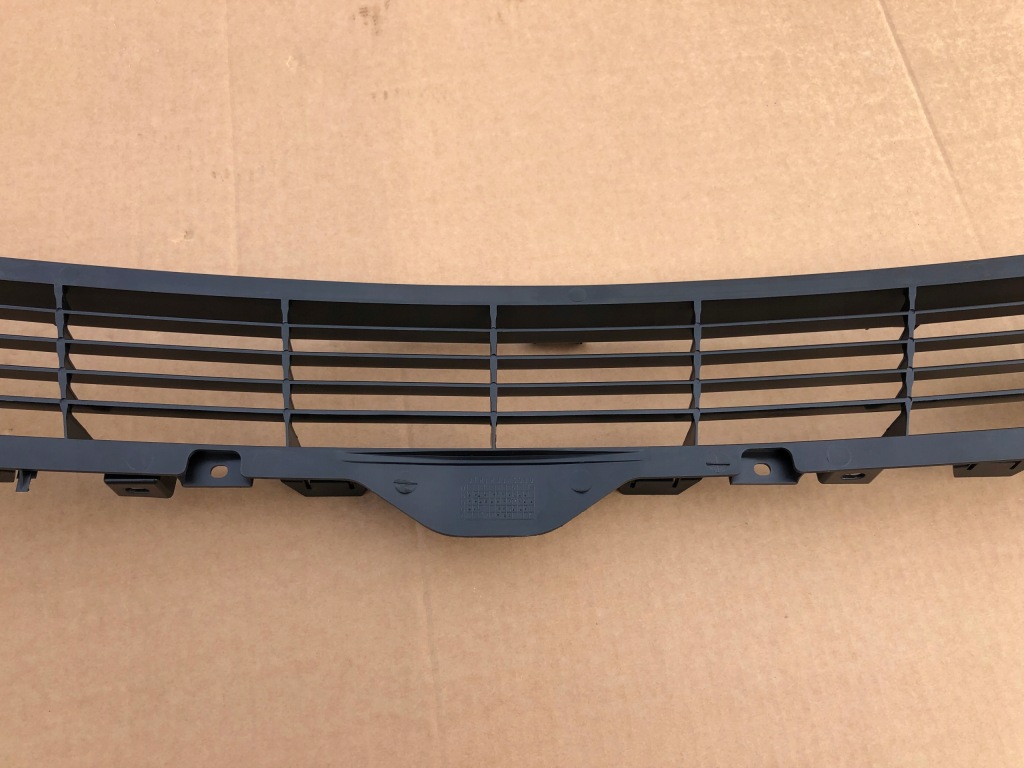 Решітка dół бампера передній 1085927-01-d 1085927-00-d tesla model 3 lift Ціна