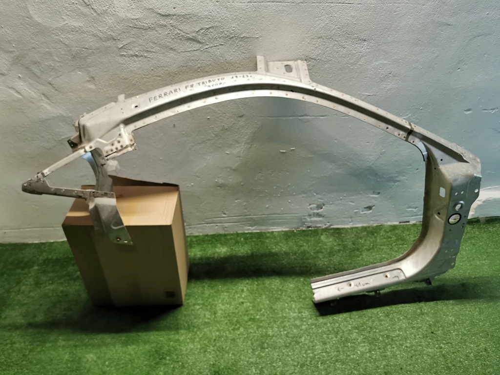 фото №11, Ferrari f8 tributo 19-23 обшивка бічний bok кузов поріг блок двигуна 86252900