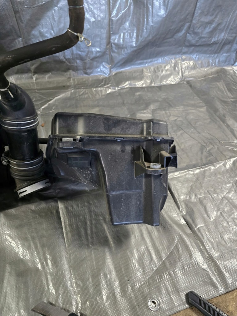 фото №8, Корпус фільтра повітря toyota prius iii 1.8 гібрид 2009-2015 17701-37170