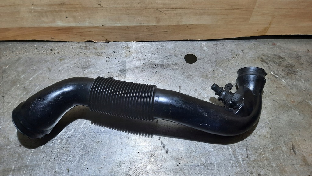 фото №2, Volvo v70 ii 2,5t шланг труба воздуха воздухозаборник vol