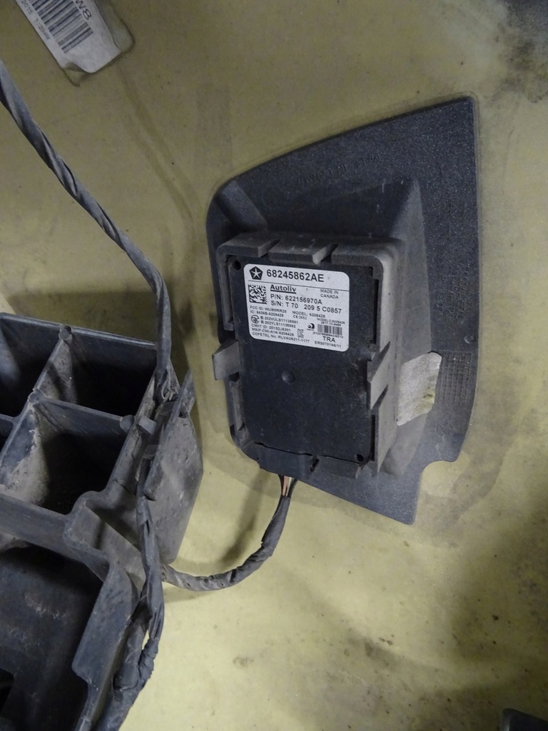 фото №9, 2015-2023 challenger 6.4 srt бампер задняя задний оригинальный pdc диффузор