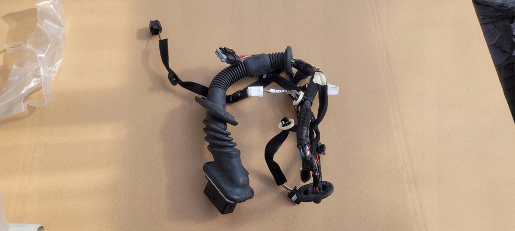 фото №1, Жгут дверь левый перед dacia duster ii