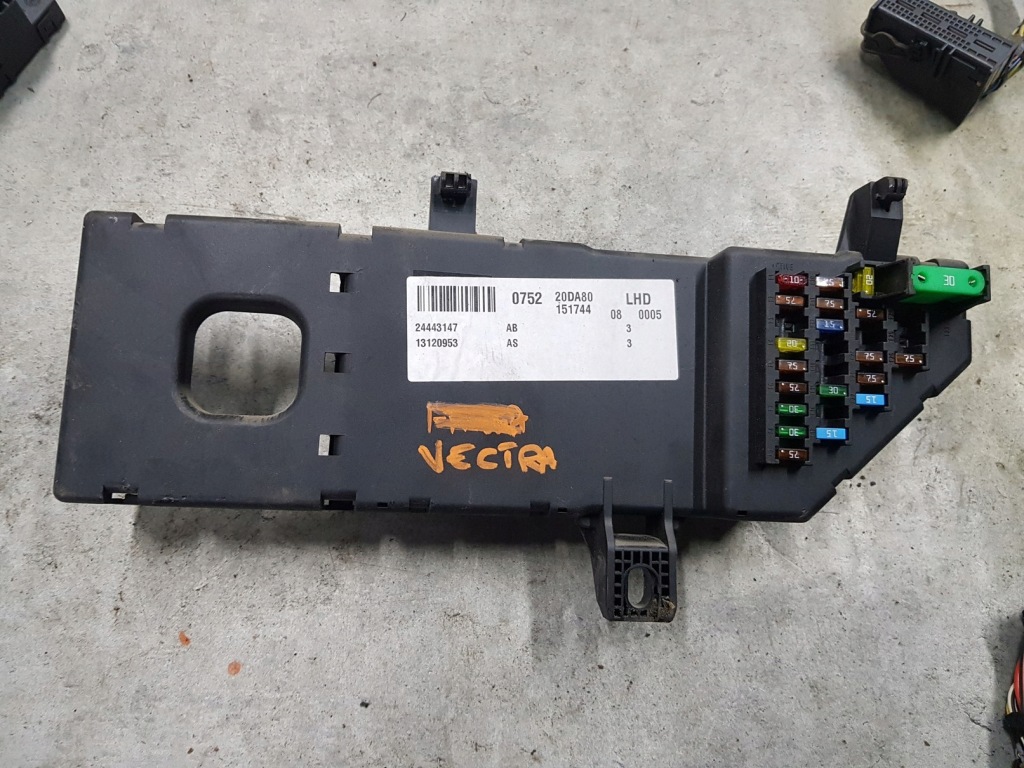 Купить Коробка предохранителей 24443147 vectra c signum