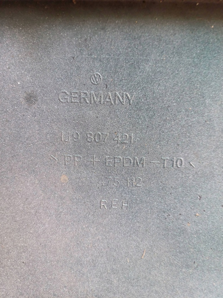 фото №10, Бампер задняя задний vw golf iv kombi bora 1j9807421 lak lc6m