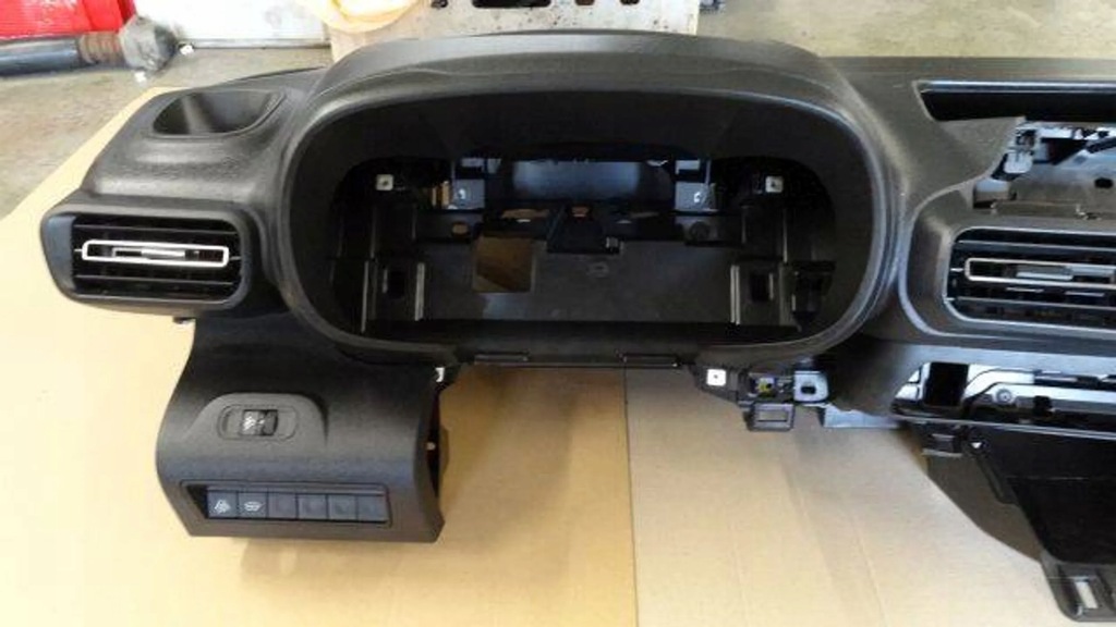 фото №11, Citroen berlingo iv 2023 консоль панель приладів приладова