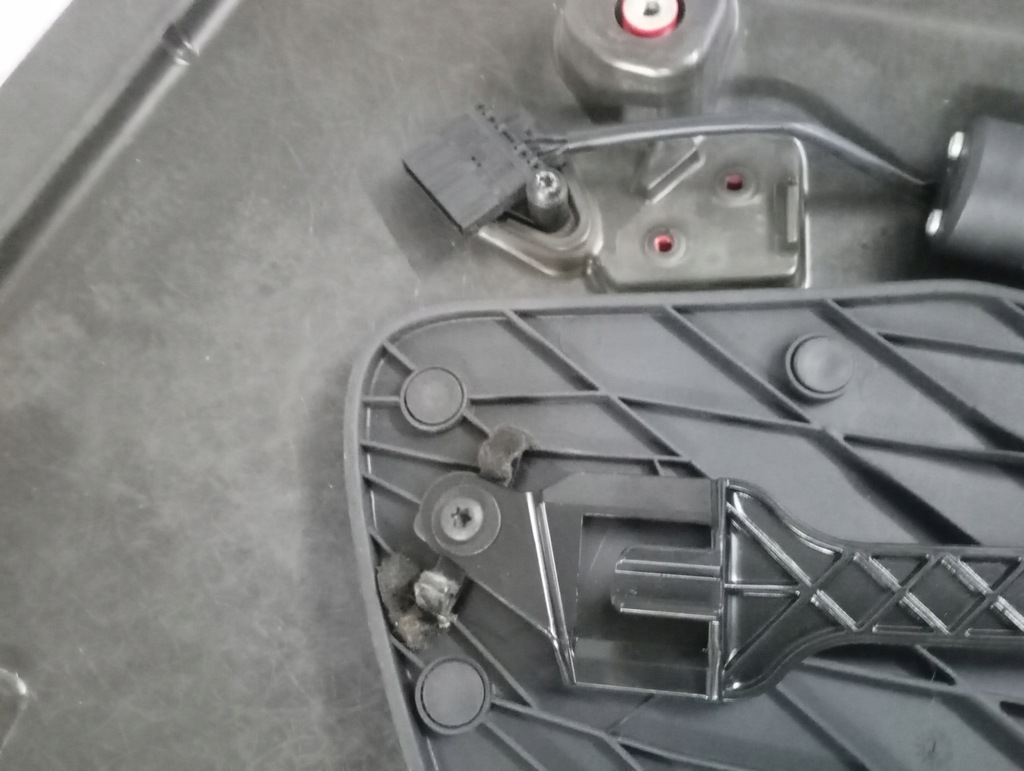 фото №8, Opel astra h cabrio моторчик спойлер права 1330528