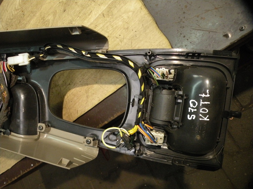 фото №14, Volvo s70 v70 97-00 туннель подлокотник кожа