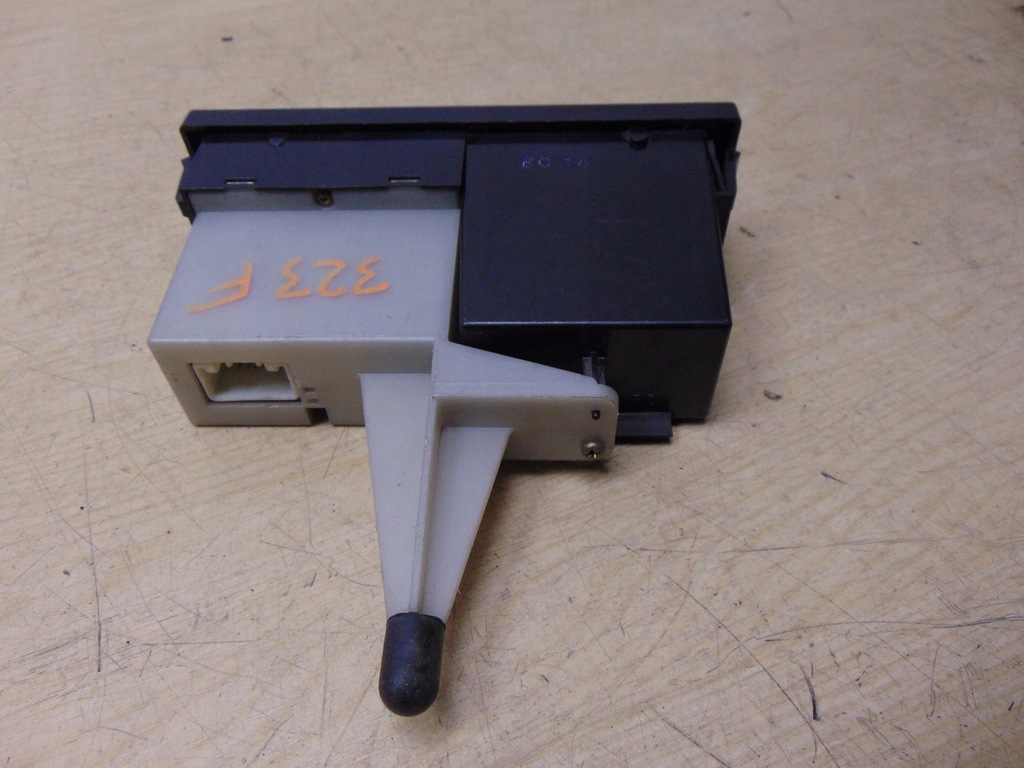 фото №4, Дисплей годинник mazda 323f