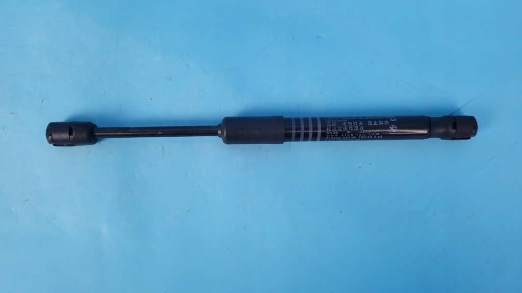 Купити Bmw 5' g31 518d touring 18r привід амортизатор капот 7347403