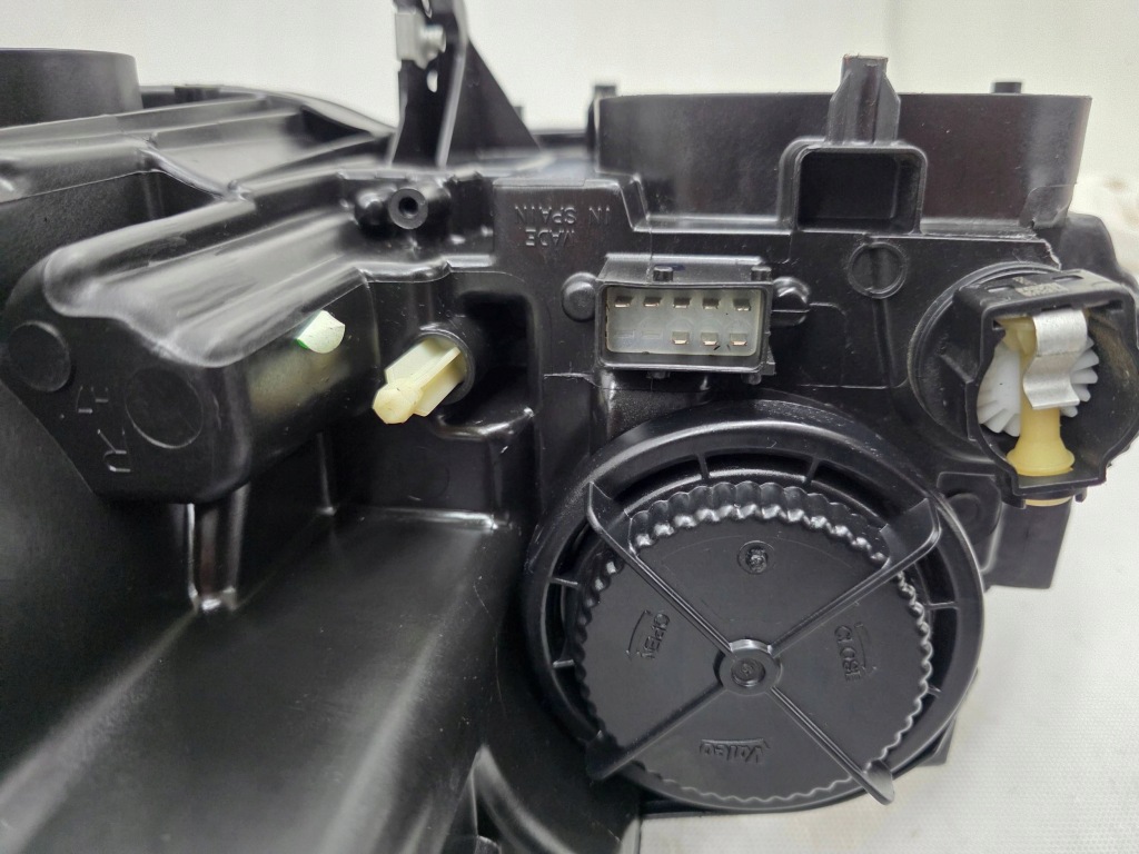 Opel crossland x фара перед передняя правый  обычная с led drl 13467968 в Украине