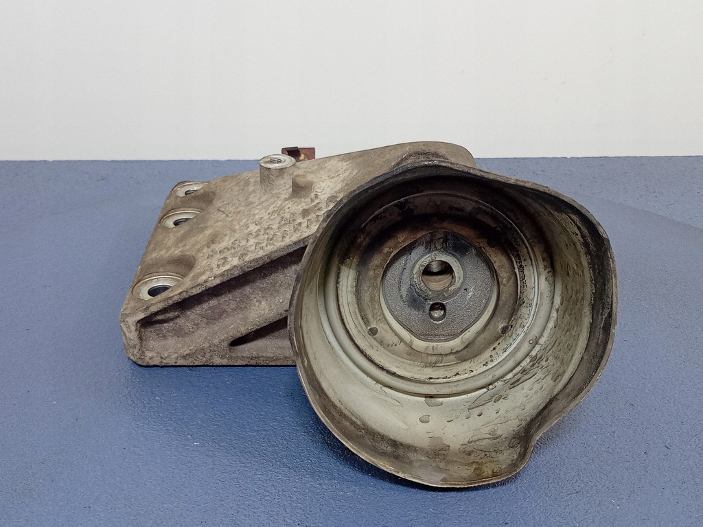 фото №1, Porsche cayenne i 4.5 v8 кронштейн двигателя 9481152012r