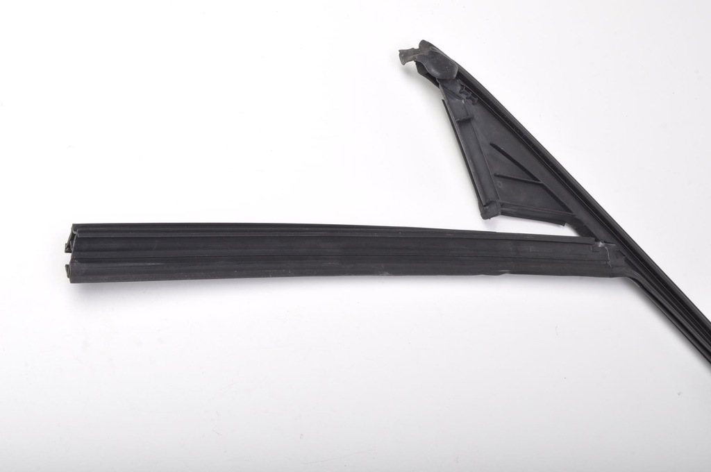 фото №5, Volvo s60 iii v60 ii молдинг стекло правый перед