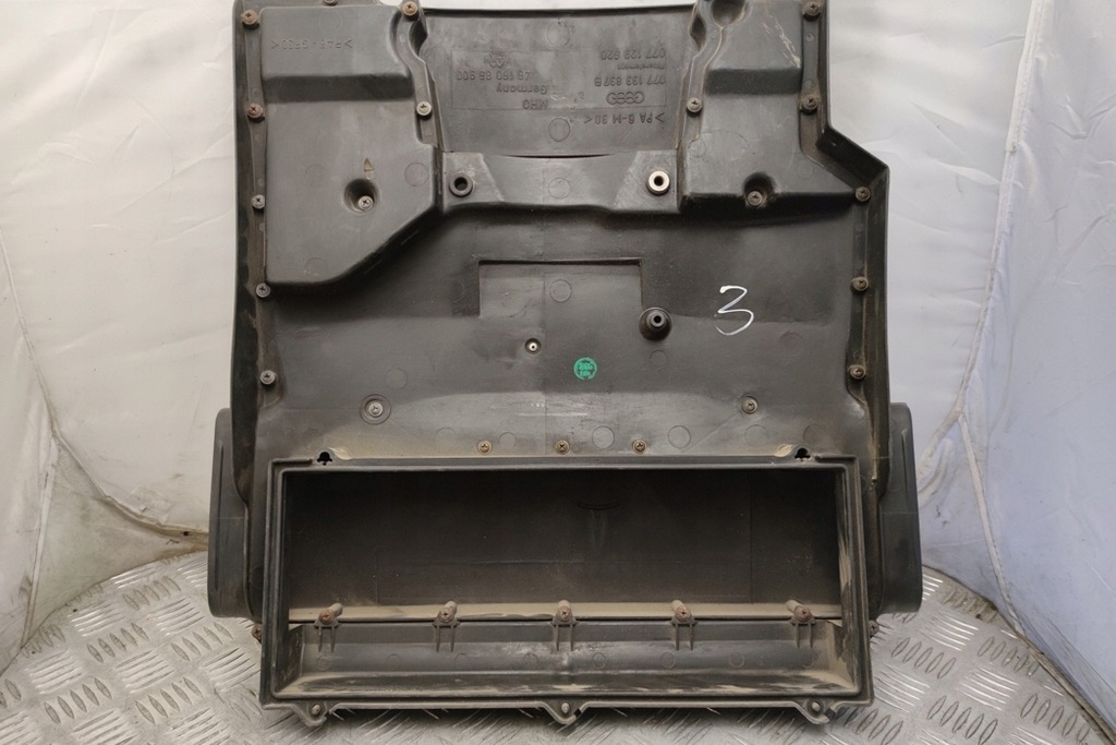 фото №8, Верхний защита двигателя audi a6 4a, c4 077133837b 4.2l бензиновый 213kw 1996