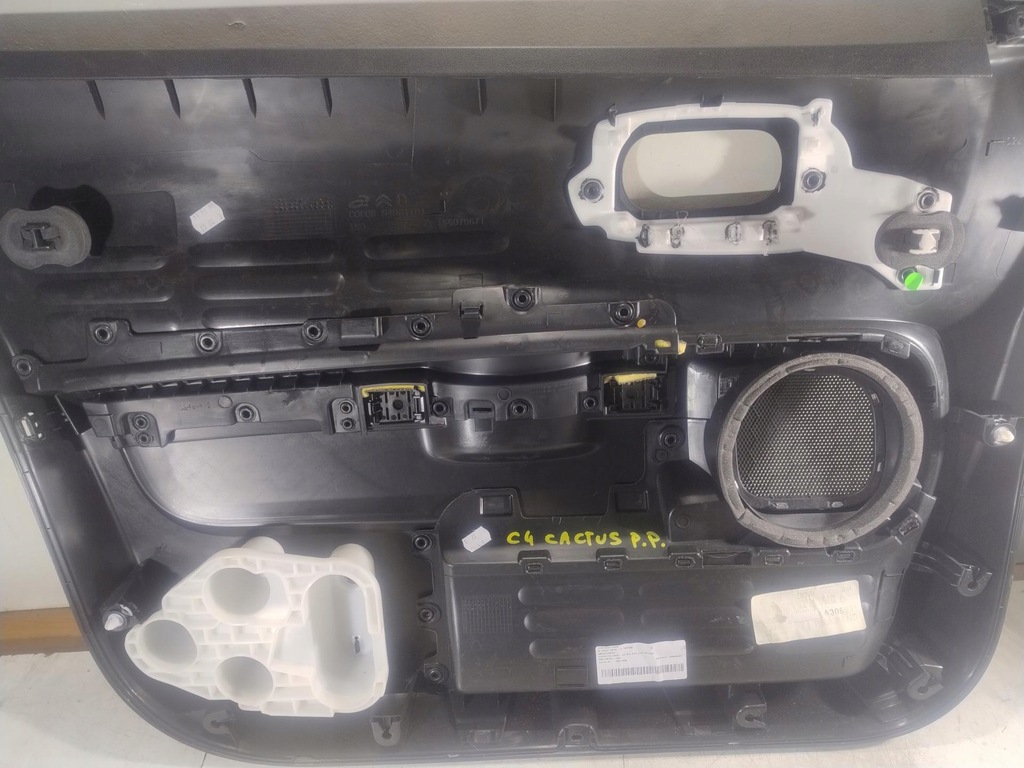 фото №5, Обшивка дверь правый перед citroen c4 cactus 1.2 thp 98037158zd