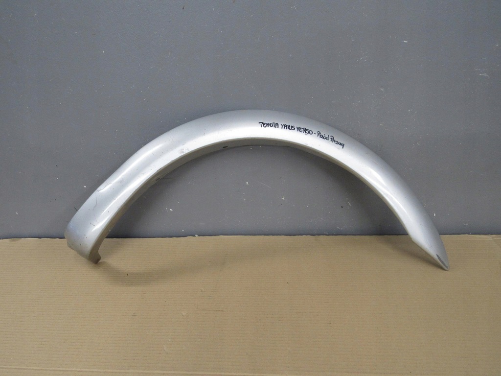 фото №1, Toyota yaris verso молдинг крила перед правий