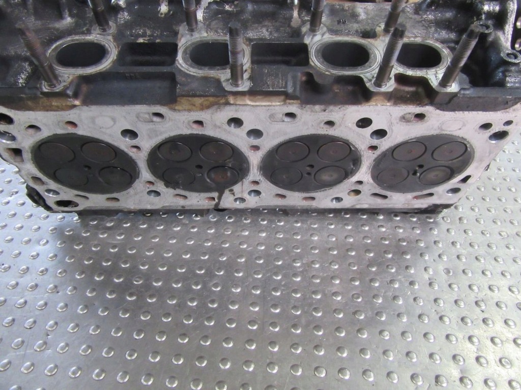 фото №8, Toyota hilux viii 2.4d 2018 головка двигуна комплектна 2gd