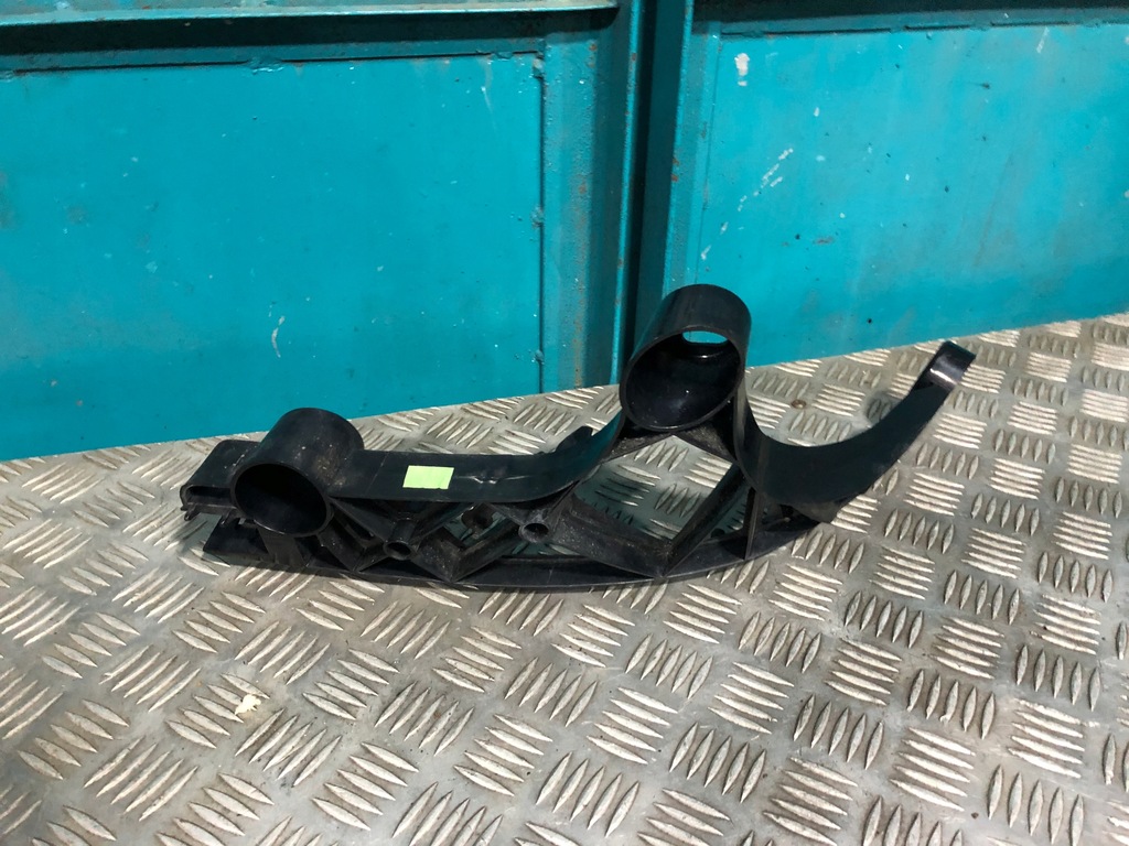 фото №1, Mercedes r172 slk slc левый задний направляющая бампера