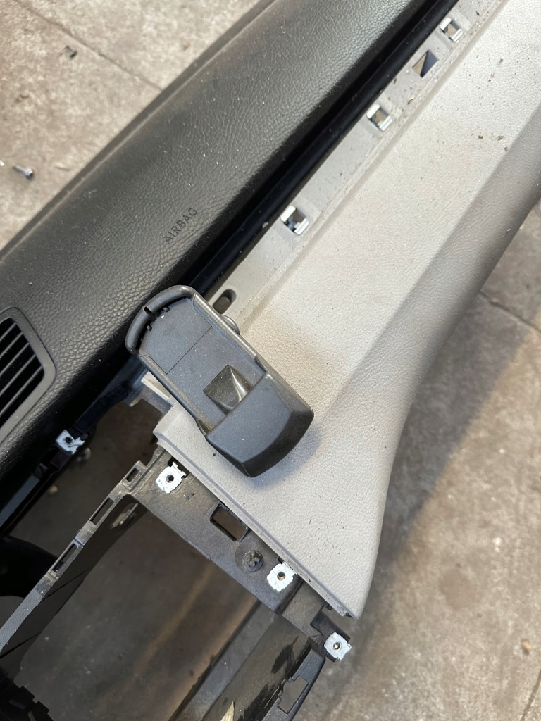 Vw passat b6 панель  приборная панель европа оригинал Оригинал