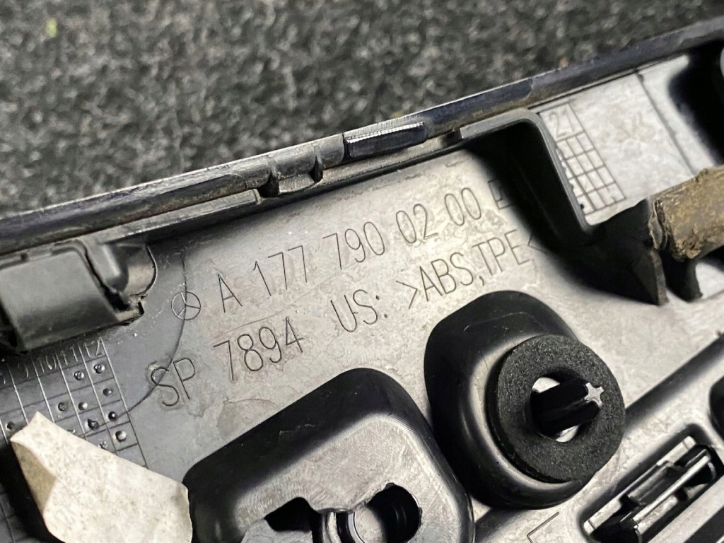 Mercedes a klasa w177 молдинг крышки багажника правая левая задний  задняя с Разборки