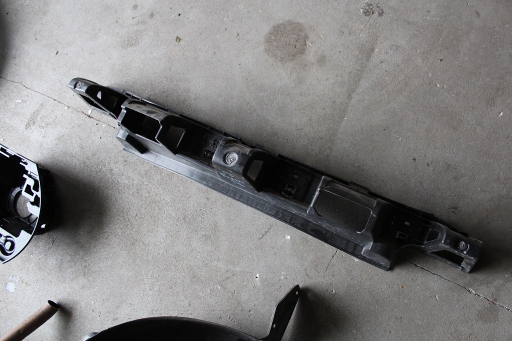 фото №1, Citroen c3 picasso кронштейн бампера задняя направляющая