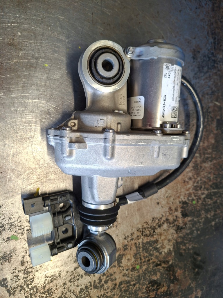 Привод поворота mercedes amg 2324608000 новый Доставка