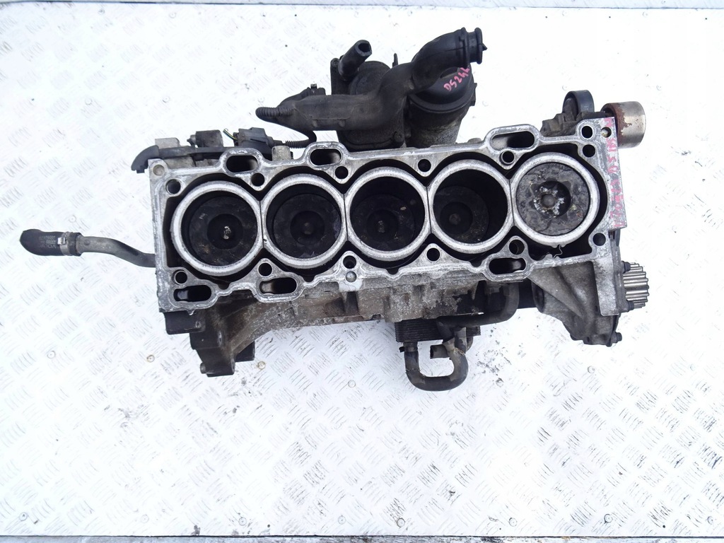 фото №9, Блок двигателя volvo c70 ii v50 s40 c30 2.4 d5 d5244t