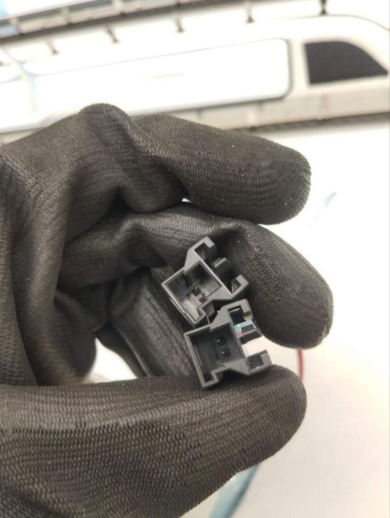 фото №12, Porsche taycan 9j1 2021 пороги