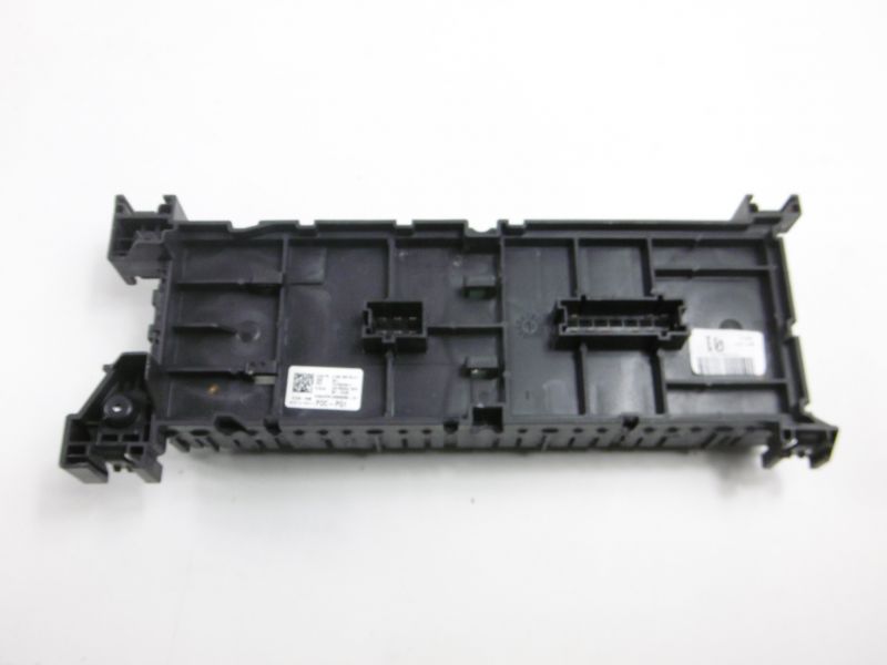 Mercedes gl 2 коробка запобіжників a1669063901 в Україні